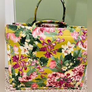 Brand New Express Floral Tote Bagel